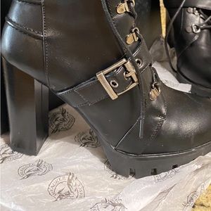 Women’s Laced  up Leather boots